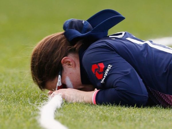 how-tammy-beaumonts-post-wwc17-final-chicken-splurge-ended-badly-for-heather-knight.Click to read full article.