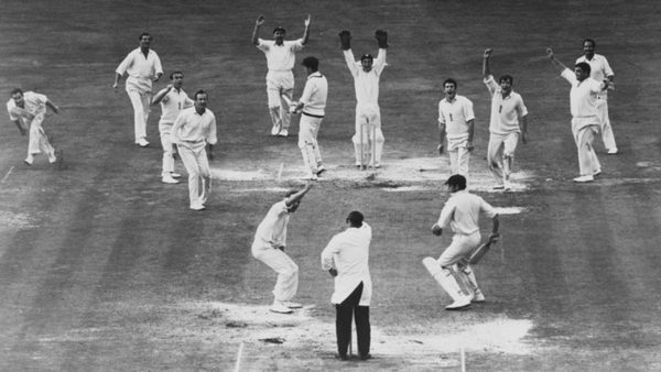 my-favourite-photo-deadly-derek-underwood-mops-up.Click to read full article.