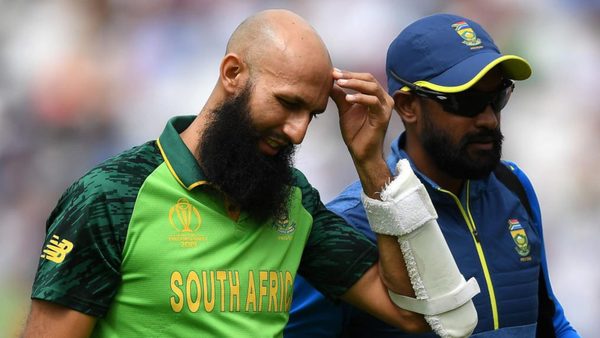 jofra-archer-hits-hashim-amla-helmet-90mph-ball.Click to read full article.