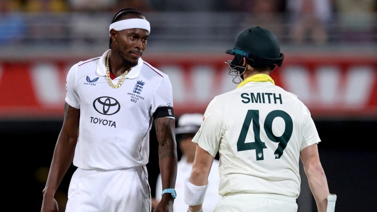 Archer and Smith in heated exchange in Brisbane Ashes Test
