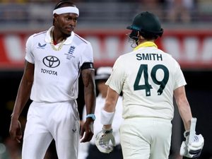 bowl-fast-when-theres-nothing-going-on-champion-smith-hammers-archer-for-back-to-back-boundaries-following-heated-on-field-exchange.Click to read full article.