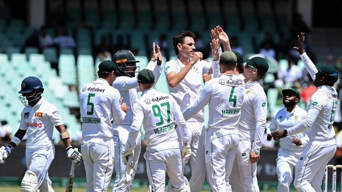 SL's team suffered their worst collapse in Tests