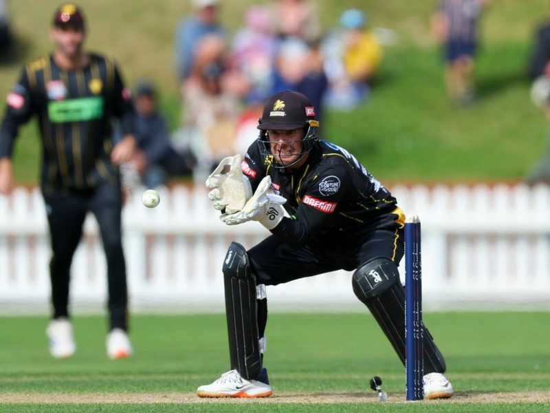new-zealand-test-wicketkeeper-tom-blundell-turns-to-off-spin-to-dismiss-t20-star-list-a-game.Click to read full article.