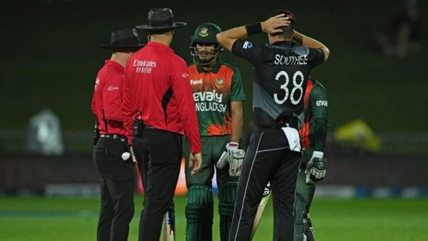t20i-delayed-in-chaotic-circumstances-after-bangladesh-begin-chase-without-dls-target.Click to read full article.