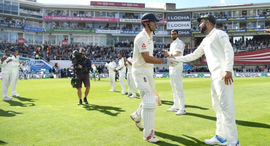 Alastair Cook given guard of honour by India in final test