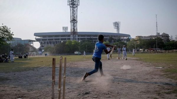 police-attacked-after-trying-to-shut-down-game-of-street-cricket.Click to read full article.