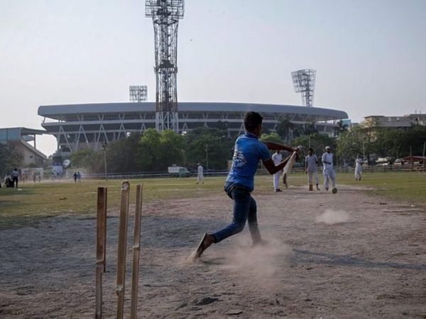 police-attacked-after-trying-to-shut-down-game-of-street-cricket.Click to read full article.