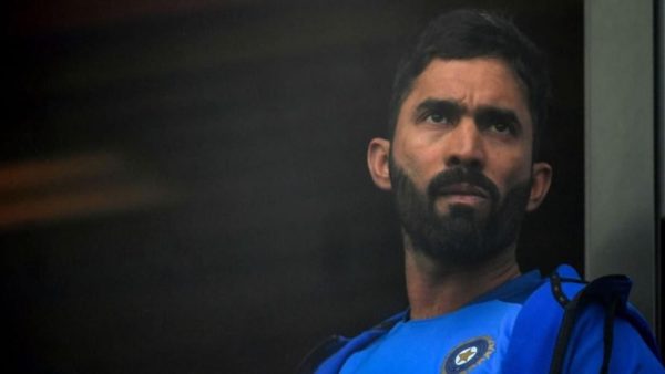 dinesh-karthik-apologises-for-neighbours-wife-remark-on-sky-commentary.Click to read full article.