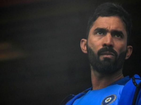 dinesh-karthik-apologises-for-neighbours-wife-remark-on-sky-commentary.Click to read full article.