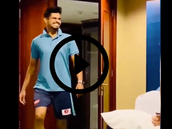 watch-shreyas-iyer-performs-hilarious-marcus-stoinis-impression-to-delhi-teammates.Click to read full article.