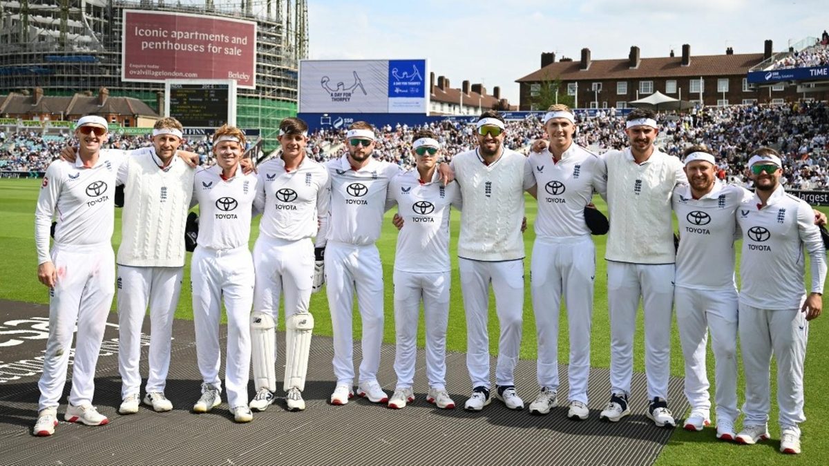 England fielders, along with commentators and officials, were seen wearing white headbands on day two of the fifth India Test in honour of former England and Surrey cricketer Graham Thorpe.