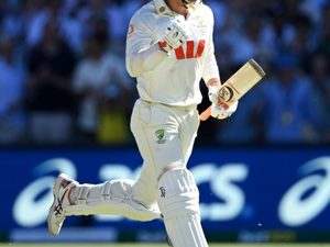 australia-wicketkeeper-alex-carey-survives-snicko-drama-to-make-rare-ashes-hundred.Click to read full article.