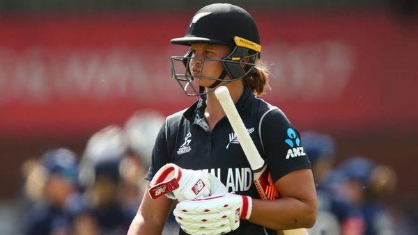 cricket-sports-mental-health-suzie-bates.Click to read full article.