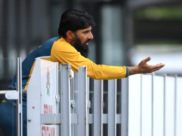 misbah-ul-haq-criticises-pakistan-cricket-board-pcb-mickey-arthur.Click to read full article.