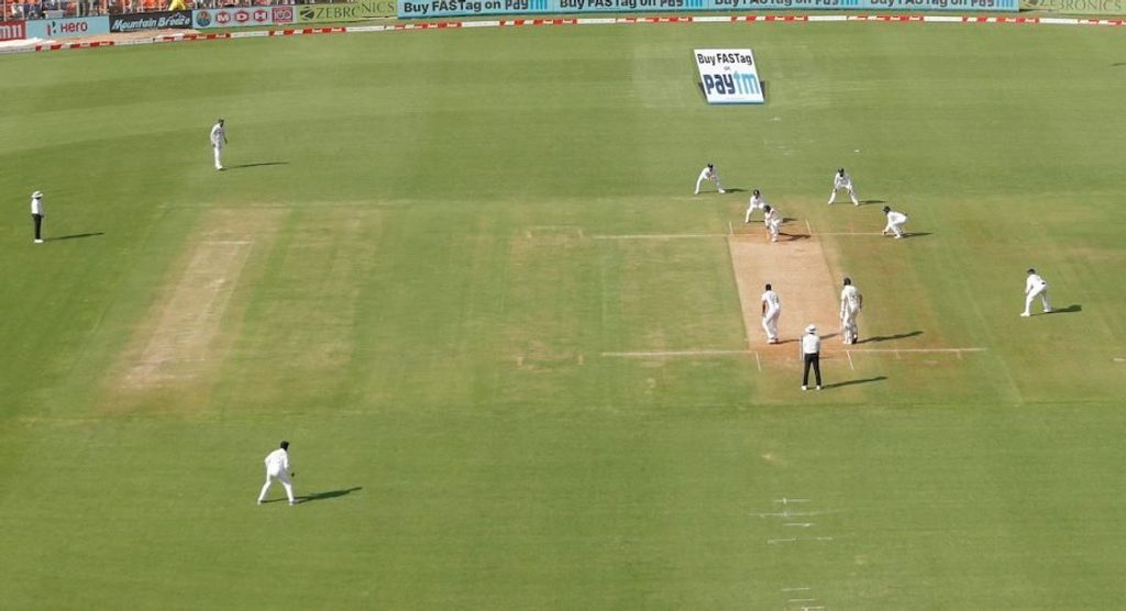Pundits, former cricketers trash Motera pitch, India defend it