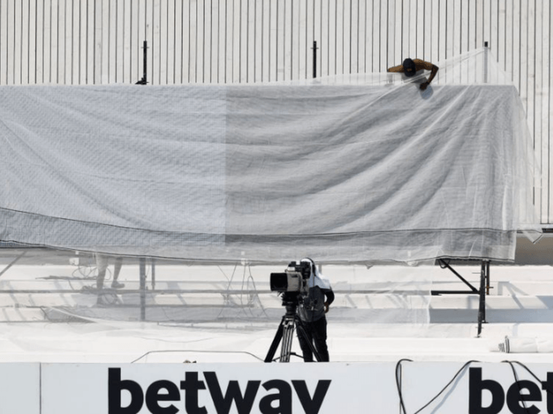 if-anyone-has-spare-sheets-send-them-to-kingsmead-farcical-sight-screen-issue-delays-south-africa-bangladesh-test-by-more-than-half-an-hour.Click to read full article.