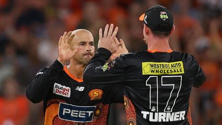 11-wickets-to-spin-bbl-match-breaks-record-the-same-day-as-scgs-138-year-first.Click to read full article.