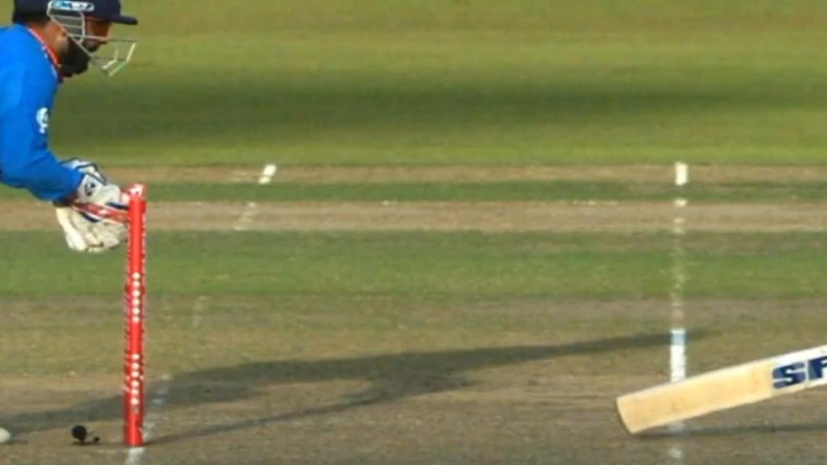 The third umpire wrongly flashed the ‘Out’ signal after a stumble by Rishabh Pant saved Maheesh Theekshana from getting stumped