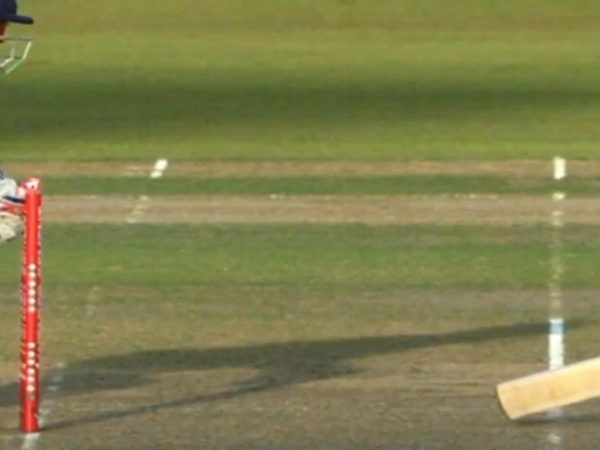 tv-umpire-flashes-wrong-signal-after-rishabh-pants-stumping-fumble.Click to read full article.