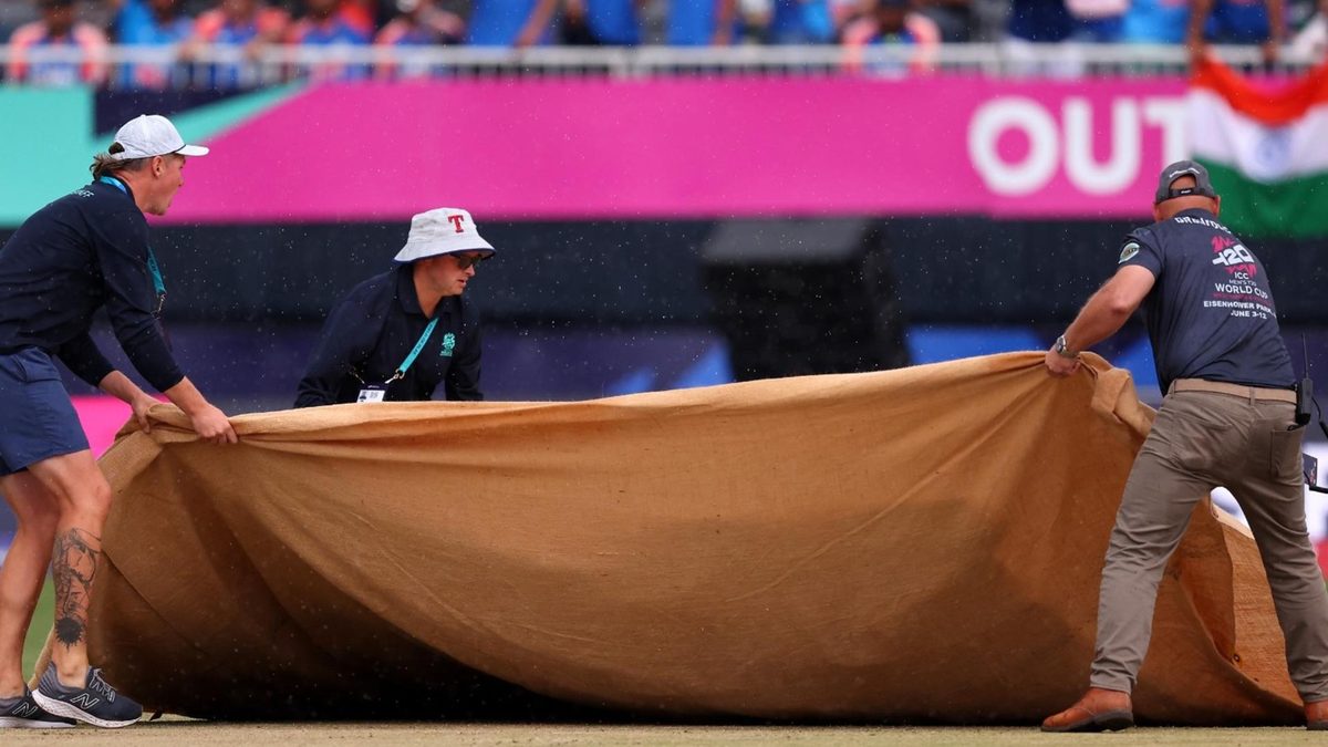 Ground staff bring the covers onto the pitch during the India vs Pakistan T20 World Cup match in New York