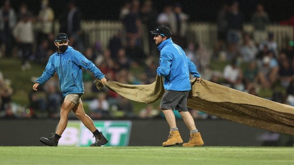 bringing-the-game-into-disrepute-pundits-angry-at-ashes-delay-for-rain-you-can-hardly-feel.Click to read full article.