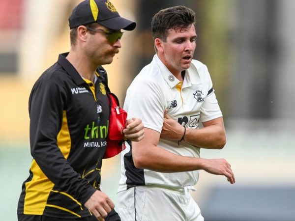 back-up-australia-quick-injures-shoulder-high-fiving-after-wicket.Click to read full article.
