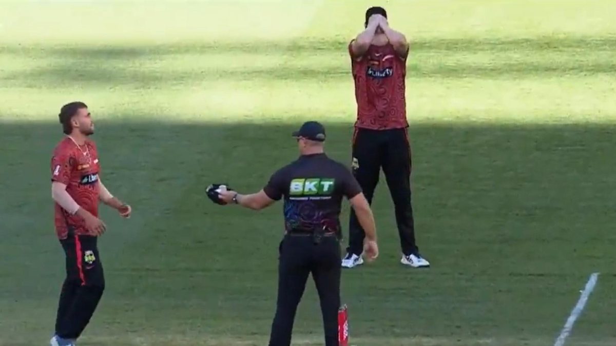 In the Big Bash League on Saturday (January 18), two Melbourne Renegades bowlers were suspended from bowling for the same unusual reason.