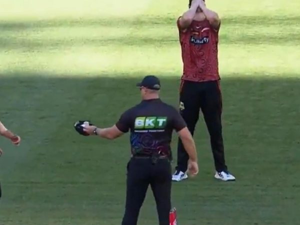 two-bowlers-suspended-from-bowling-in-bizarre-sequence-in-big-bash-league-game.Click to read full article.