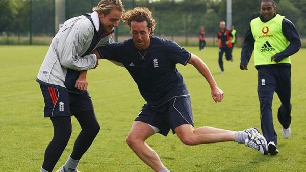 sidebottom-football-convinced-ryan-arnie-cricket.Click to read full article.