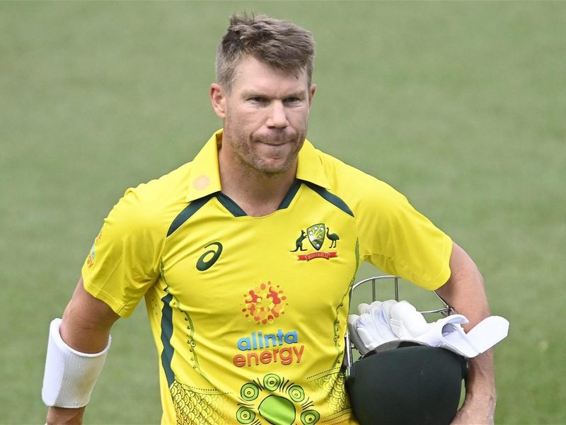a-guilty-man-david-warner-given-not-out-despite-walking-after-caught-behind-review.Click to read full article.