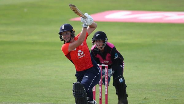 batting-at-the-death-coaching-tips-with-nat-sciver.Click to read full article.