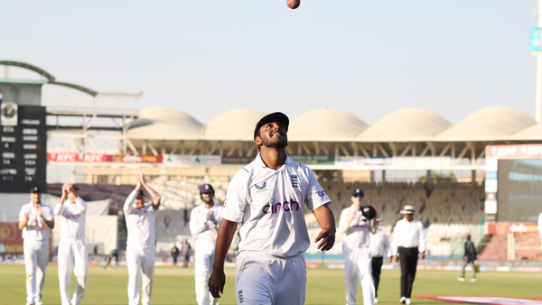 phil-walker-rehan-ahmed-james-anderson-pak-eng-tests.Click to read full article.