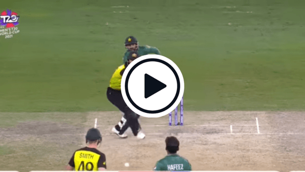 watch-david-warner-smashes-bizarre-mohammad-hafeez-double-bouncer-for-six.Click to read full article.