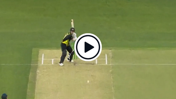 watch-david-warner-slaps-mark-woods-152-kph-thunderbolt-through-covers-in-whirlwind-t20i-fifty.Click to read full article.