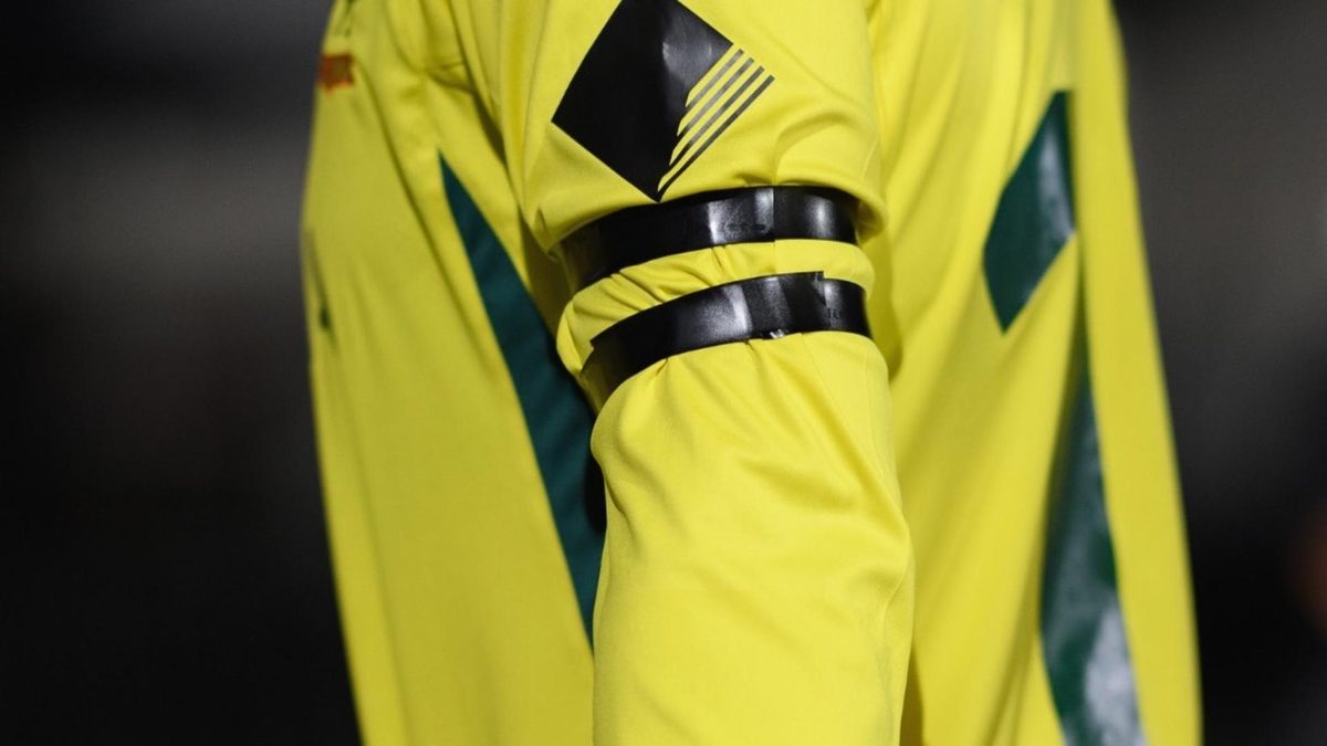 AUS players wear black armbands in the memory of Bob Simpson