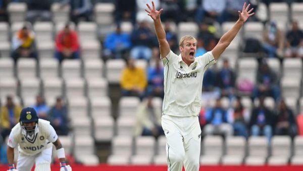 jamieson-dismisses-kohli-weeks-after-refusing-to-bowl-to-him-with-the-dukes.Click to read full article.