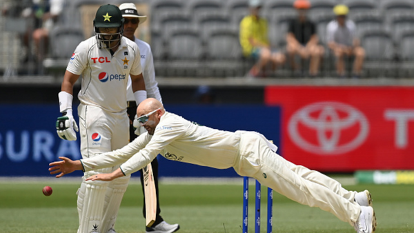 todays-aus-vs-pak-2023-24-2nd-test-live-score-live-updates-playing-xis-toss-stats-and-prediction.Click to read full article.