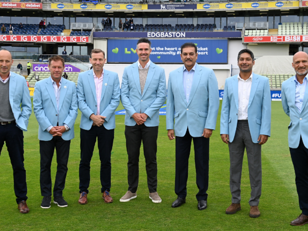 commentary-box-left-in-hysterics-after-ravi-shastri-crops-out-nasser-hussain-from-twitter-picture.Click to read full article.