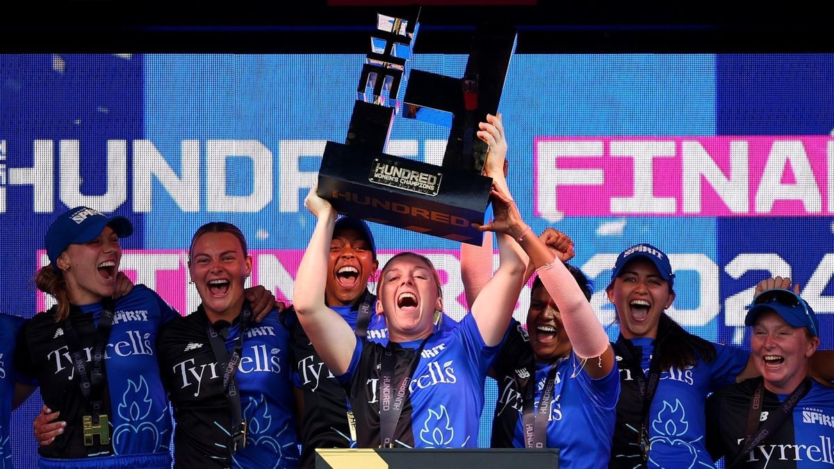 Heather Knight lifts The Hundred trophy