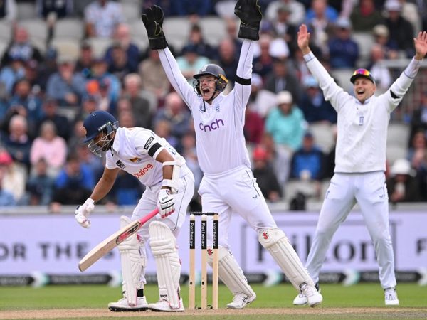 could-old-trafford-fall-foul-of-icc-pitch-regulations-after-bashir-pea-shooter-wicket.Click to read full article.
