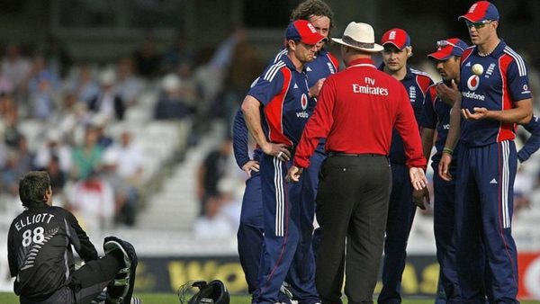 the-grant-elliott-ryan-sidebottom-collision-that-prompted-an-apology-from-paul-collingwood.Click to read full article.