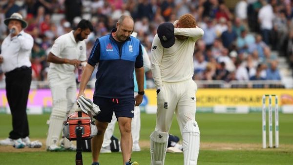 bairstow-injured-finger-bat.Click to read full article.