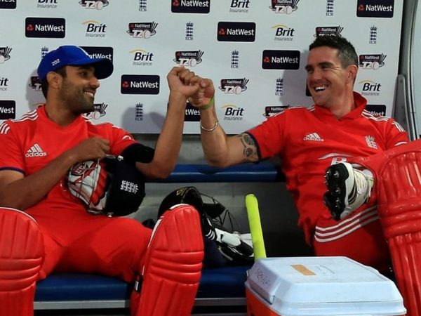 sangakkara-pietersen-poke-fun-at-fat-bopara-on-twitter.Click to read full article.