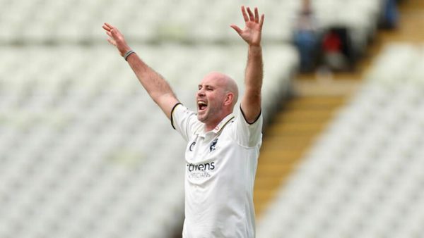 nine-county-championship-talking-points-rushworth-leads-warwickshires-title-charge-and-a-controversial-finish-at-old-trafford.Click to read full article.