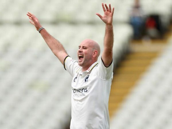 nine-county-championship-talking-points-rushworth-leads-warwickshires-title-charge-and-a-controversial-finish-at-old-trafford.Click to read full article.