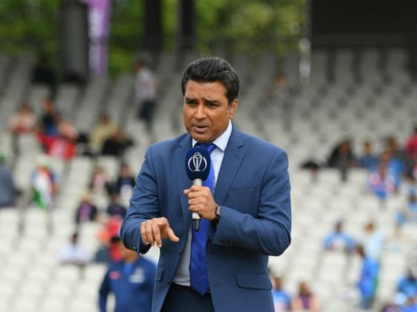 sanjay-manjrekar-makes-condescending-remark-harsha-bhogle.Click to read full article.