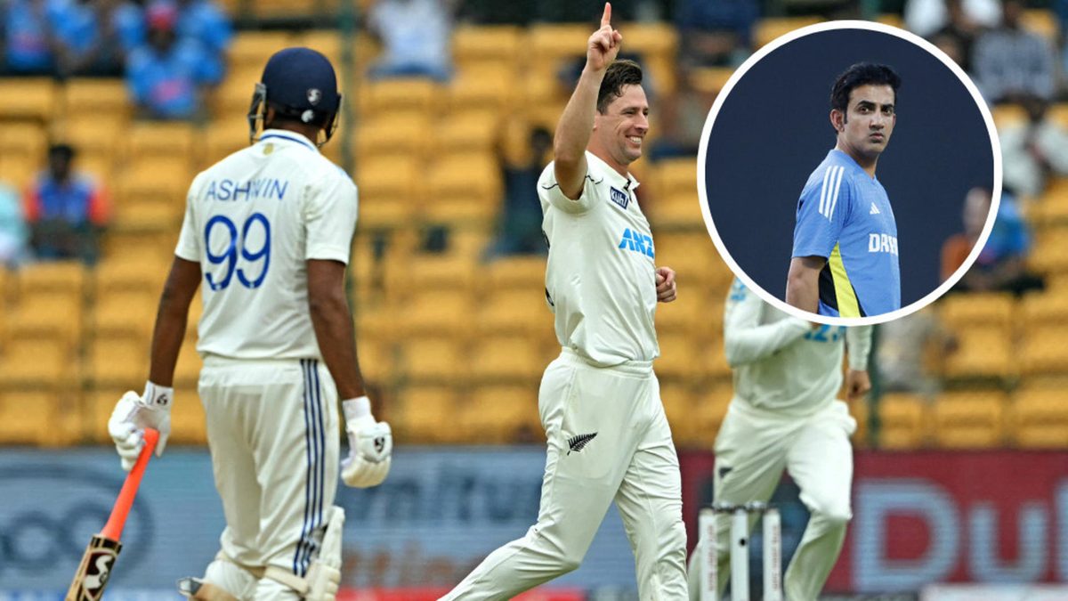 New Zealand's Matt Henry (C) celebrates after taking the wicket of India's Ravichandran Ashwin (L) during the second day of the first Test cricket match between India and New Zealand at the M. Chinnaswamy Stadium in Bengaluru