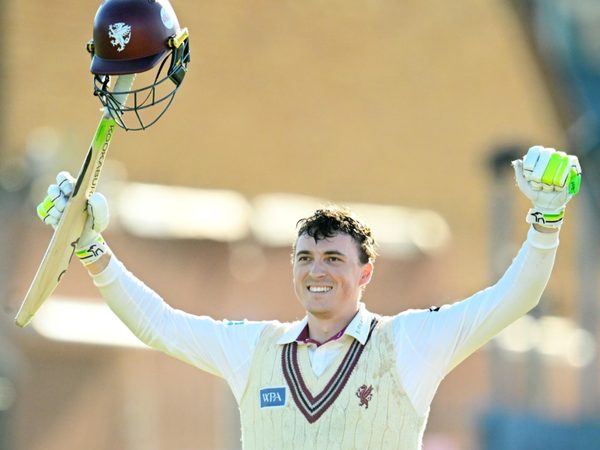 is-laras-record-under-threat-english-batter-starts-third-day-with-a-shot-at-history.Click to read full article.