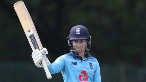 tammy-beaumont-rubbing-shoulders-with-greats.Click to read full article.