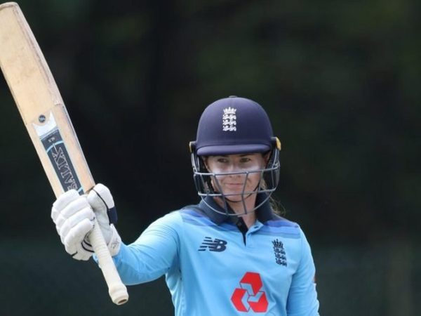 tammy-beaumont-rubbing-shoulders-with-greats.Click to read full article.